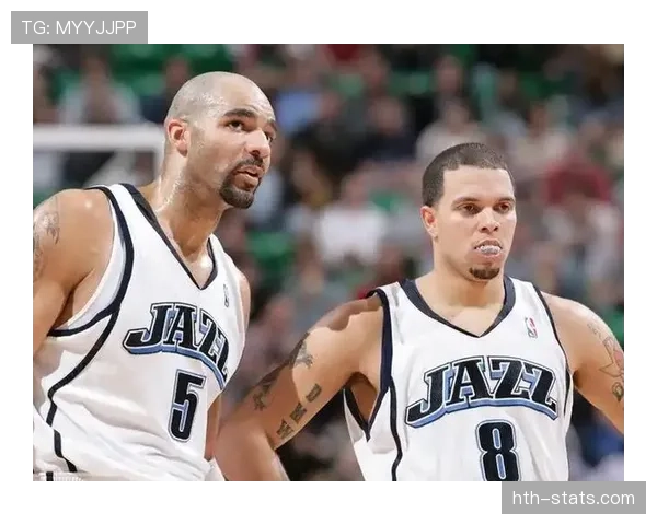 德隆·威廉姆斯无球跑动串联进攻，改变爵士战术节奏