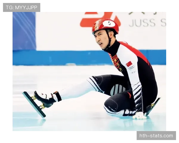 武大靖训练完直接啃冰块，这自律狠人连解渴都像在卷